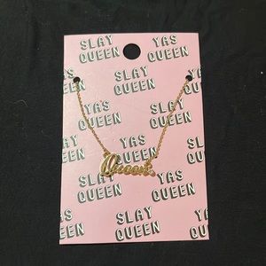 Queen necklace